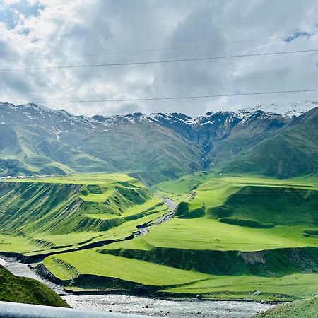 Alpine Escape Kazbegi Villa Eksteriør bilde