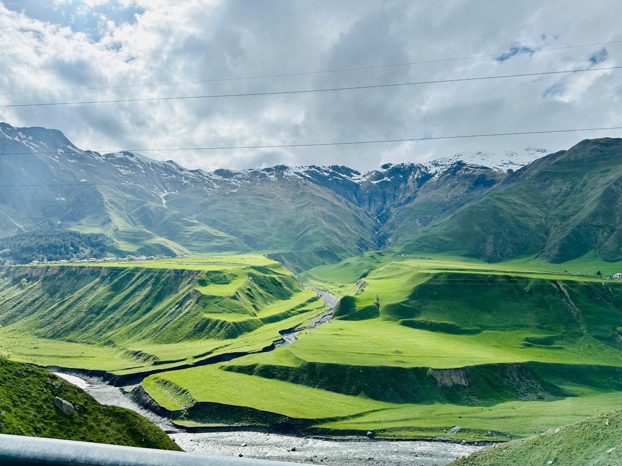 Alpine Escape Kazbegi Villa Eksteriør bilde