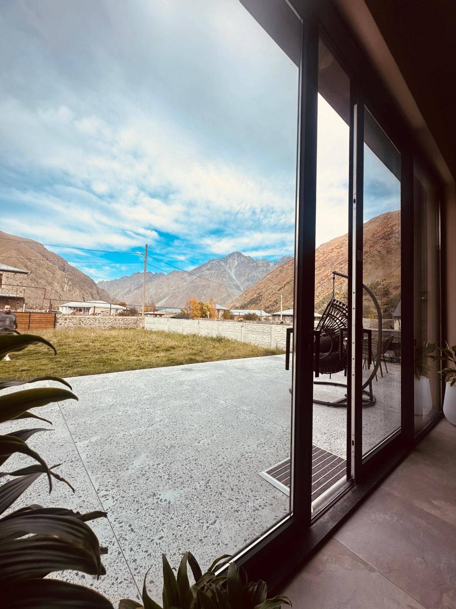 Alpine Escape Kazbegi Villa Eksteriør bilde